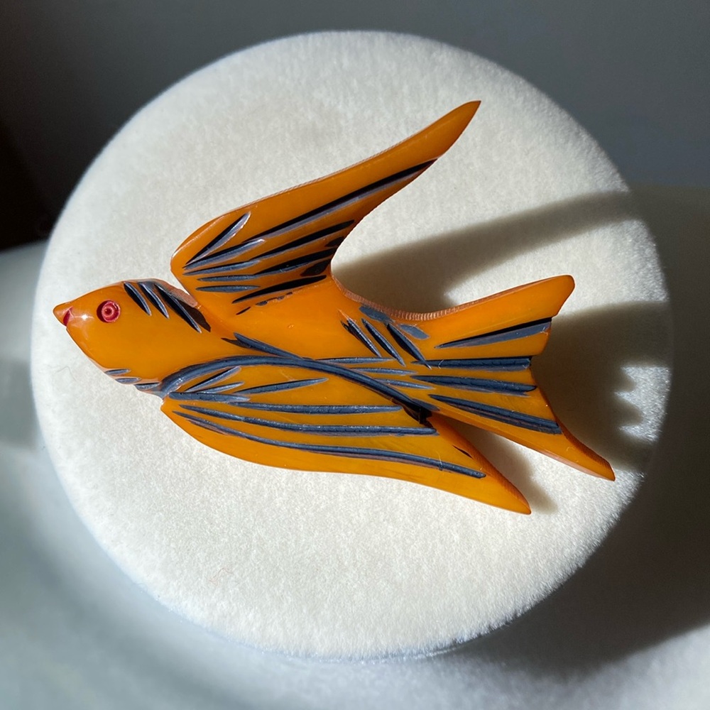 Rare!!!! Bakelite carved bird brooch Free Shipping